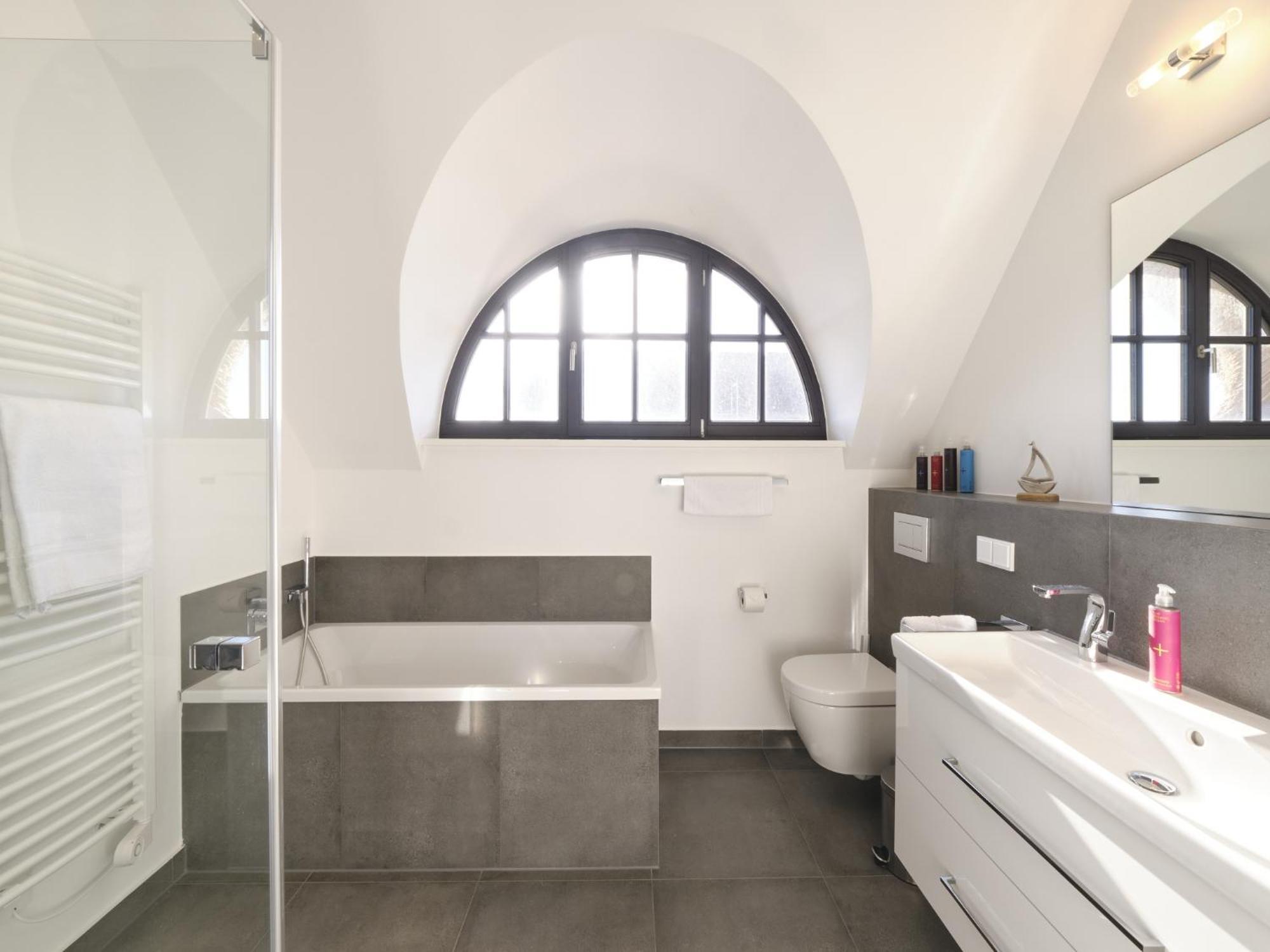 Villa Reetland Am - Luxusplus Reetdachvilla Mit 4 Schlafzimmern, Aussensauna, Loungebereich Und Kamin G07